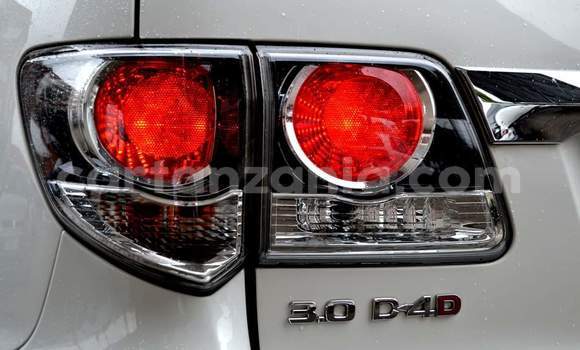 Nunua Ilio tumika Toyota Fortuner Nyeupe Gari ndani ya Dar es Salaam nchini Dar es Salaam Nunua Ilio tumika Toyota Fortuner Nyeupe Gari ndani ya Dar es Salaam nchini Dar es Salaam