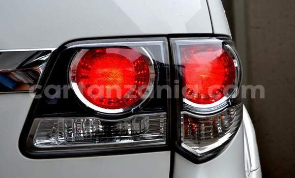 Nunua Ilio tumika Toyota Fortuner Nyeupe Gari ndani ya Dar es Salaam nchini Dar es Salaam Nunua Ilio tumika Toyota Fortuner Nyeupe Gari ndani ya Dar es Salaam nchini Dar es Salaam