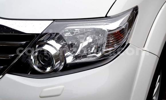 Nunua Ilio tumika Toyota Fortuner Nyeupe Gari ndani ya Dar es Salaam nchini Dar es Salaam Nunua Ilio tumika Toyota Fortuner Nyeupe Gari ndani ya Dar es Salaam nchini Dar es Salaam