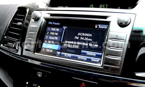 Nunua Ilio tumika Toyota Fortuner Nyeupe Gari ndani ya Dar es Salaam nchini Dar es Salaam Nunua Ilio tumika Toyota Fortuner Nyeupe Gari ndani ya Dar es Salaam nchini Dar es Salaam