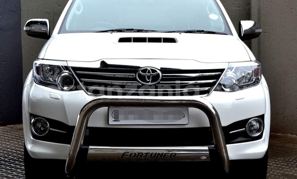 Nunua Ilio tumika Toyota Fortuner Nyeupe Gari ndani ya Dar es Salaam nchini Dar es Salaam Nunua Ilio tumika Toyota Fortuner Nyeupe Gari ndani ya Dar es Salaam nchini Dar es Salaam