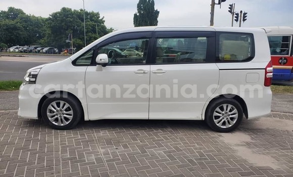 Buy Used Toyota Noah White Car in Bahi in Dodoma Buy Used Toyota Noah White Car in Bahi in Dodoma