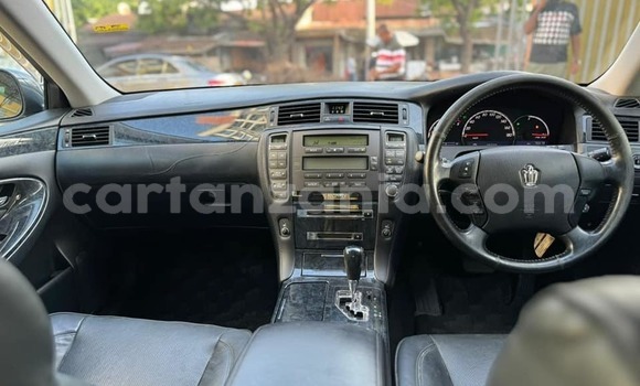 Nunua Ilio tumika Toyota Crown Nyeusi Gari ndani ya Bahi nchini Dodoma Nunua Ilio tumika Toyota Crown Nyeusi Gari ndani ya Bahi nchini Dodoma