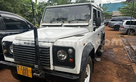 Nunua Ilio tumika Land Rover Defender Nyeupe Gari ndani ya Bagamoyo nchini Pwani Nunua Ilio tumika Land Rover Defender Nyeupe Gari ndani ya Bagamoyo nchini Pwani