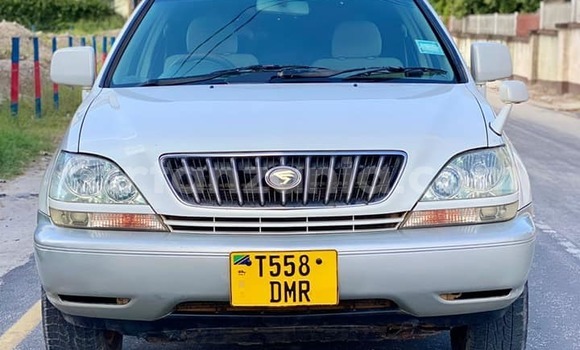 Buy Used Toyota Harrier White Car in Bariadi in Simiyu Buy Used Toyota Harrier White Car in Bariadi in Simiyu
