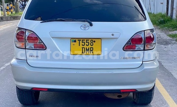 Buy Used Toyota Harrier White Car in Bariadi in Simiyu Buy Used Toyota Harrier White Car in Bariadi in Simiyu