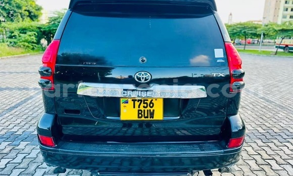 Nunua Ilio tumika Toyota Land Cruiser Nyeusi Gari ndani ya Bahi nchini Dodoma Nunua Ilio tumika Toyota Land Cruiser Nyeusi Gari ndani ya Bahi nchini Dodoma