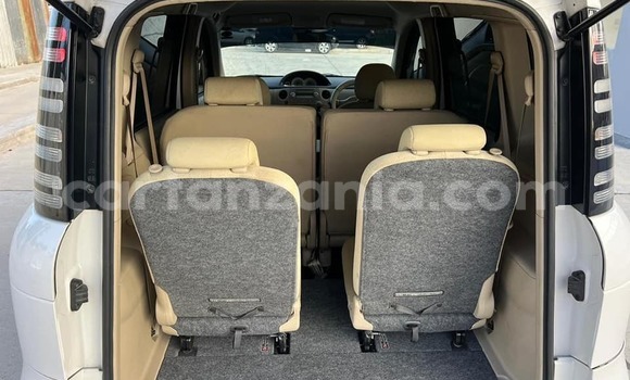 Buy Used Toyota Sienta White Car in Bahi in Dodoma Buy Used Toyota Sienta White Car in Bahi in Dodoma