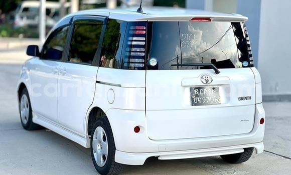 Buy Used Toyota Sienta White Car in Bahi in Dodoma Buy Used Toyota Sienta White Car in Bahi in Dodoma