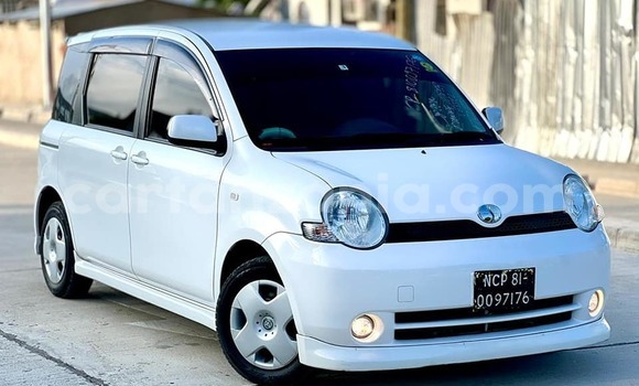 Buy Used Toyota Sienta White Car in Bahi in Dodoma Buy Used Toyota Sienta White Car in Bahi in Dodoma