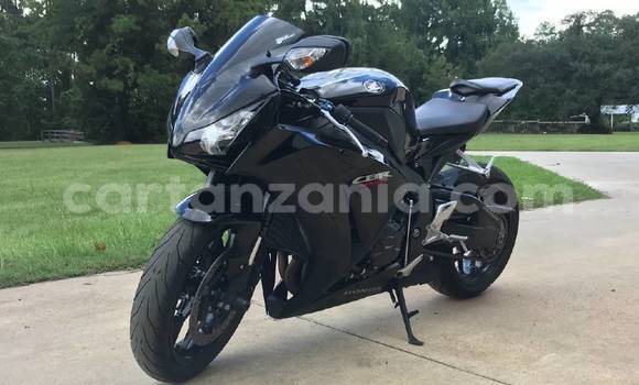 Nunua Ilio tumika Honda CBR 1000 RR Nyeusi Bike ndani ya Arusha nchini Arusha Nunua Ilio tumika Honda CBR 1000 RR Nyeusi Bike ndani ya Arusha nchini Arusha