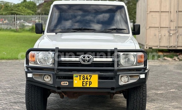 Nunua Ilio tumika Toyota Land Cruiser Nyeupe Gari ndani ya Dar es Salaam nchini Dar es Salaam Nunua Ilio tumika Toyota Land Cruiser Nyeupe Gari ndani ya Dar es Salaam nchini Dar es Salaam