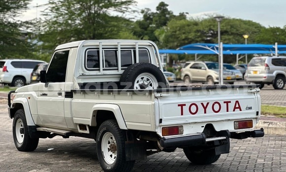 Nunua Ilio tumika Toyota Land Cruiser Nyeupe Gari ndani ya Dar es Salaam nchini Dar es Salaam Nunua Ilio tumika Toyota Land Cruiser Nyeupe Gari ndani ya Dar es Salaam nchini Dar es Salaam