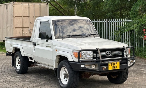 Nunua Ilio tumika Toyota Land Cruiser Nyeupe Gari ndani ya Dar es Salaam nchini Dar es Salaam Nunua Ilio tumika Toyota Land Cruiser Nyeupe Gari ndani ya Dar es Salaam nchini Dar es Salaam