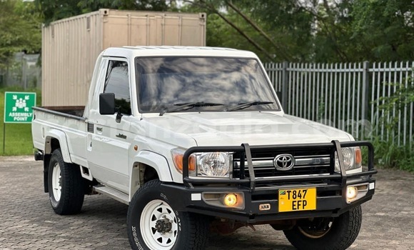 Nunua Ilio tumika Toyota Land Cruiser Nyeupe Gari ndani ya Dar es Salaam nchini Dar es Salaam Nunua Ilio tumika Toyota Land Cruiser Nyeupe Gari ndani ya Dar es Salaam nchini Dar es Salaam