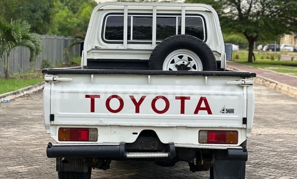 Nunua Ilio tumika Toyota Land Cruiser Nyeupe Gari ndani ya Dar es Salaam nchini Dar es Salaam Nunua Ilio tumika Toyota Land Cruiser Nyeupe Gari ndani ya Dar es Salaam nchini Dar es Salaam