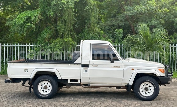 Nunua Ilio tumika Toyota Land Cruiser Nyeupe Gari ndani ya Dar es Salaam nchini Dar es Salaam Nunua Ilio tumika Toyota Land Cruiser Nyeupe Gari ndani ya Dar es Salaam nchini Dar es Salaam