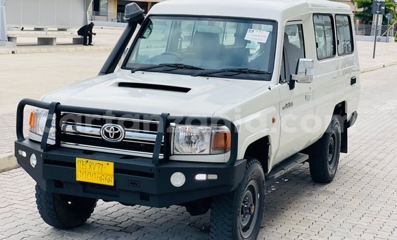 Buy Import Toyota Land Cruiser White Car in Dar es Salaam in Dar es Salaam
