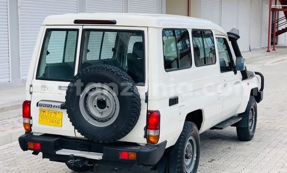 Nunua Imported Toyota Land Cruiser Nyeupe Gari ndani ya Dar es Salaam nchini Dar es Salaam Nunua Imported Toyota Land Cruiser Nyeupe Gari ndani ya Dar es Salaam nchini Dar es Salaam