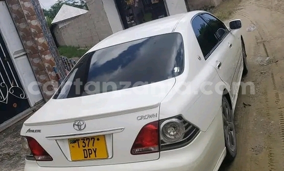 Buy Used Toyota Crown White Car in Dodoma in Dodoma