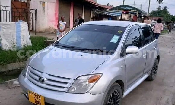 Buy Used Toyota IST White Car in Dodoma in Dodoma