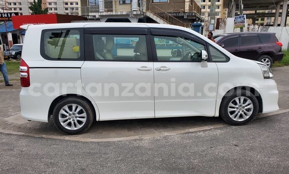 Buy New Toyota Noah White Car in Dar es Salaam in Dar es Salaam Buy New Toyota Noah White Car in Dar es Salaam in Dar es Salaam
