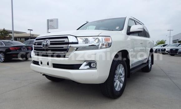 Buy Used Toyota Land Cruiser White Car in Dar es Salaam in Dar es Salaam