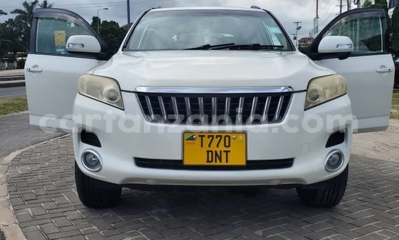 Nunua Ilio tumika Toyota Vanguard Nyeupe Gari ndani ya Dar es Salaam nchini Dar es Salaam