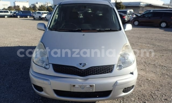 Nunua Imported Toyota FunCargo Fedha Gari ndani ya Dar es Salaam nchini Dar es Salaam