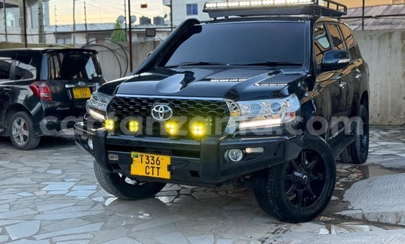 Buy Used Land Rover Defender Black Car in Dar es Salaam in Dar es Salaam Buy Used Land Rover Defender Black Car in Dar es Salaam in Dar es Salaam