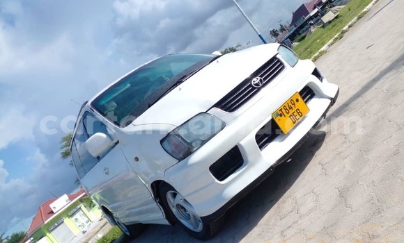 Nunua Ilio tumika Toyota Noah Nyeupe Gari ndani ya Babati Mjini nchini Manyara