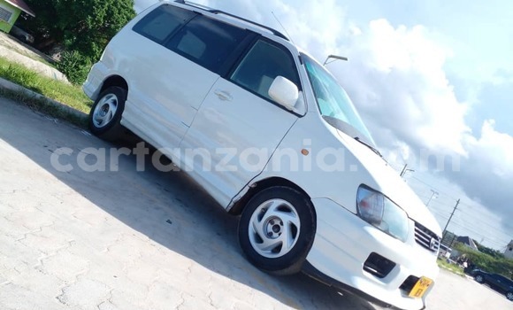 Buy Used Toyota Noah White Car in Babati Urban in Manyara Buy Used Toyota Noah White Car in Babati Urban in Manyara