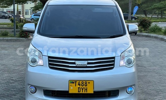 Buy Used Toyota Noah White Car in Babati Urban in Manyara Buy Used Toyota Noah White Car in Babati Urban in Manyara