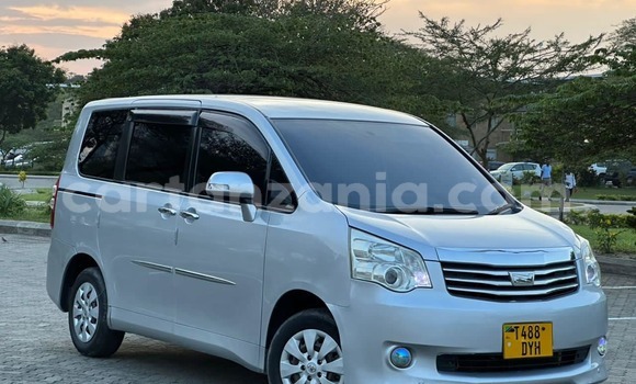 Buy Used Toyota Noah White Car in Babati Urban in Manyara Buy Used Toyota Noah White Car in Babati Urban in Manyara