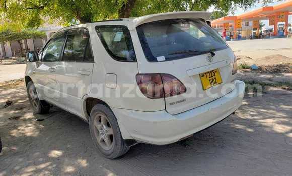 Nunua Ilio tumika Toyota Harrier Nyeupe Gari ndani ya Vijijini vya Babati nchini Manyara Nunua Ilio tumika Toyota Harrier Nyeupe Gari ndani ya Vijijini vya Babati nchini Manyara