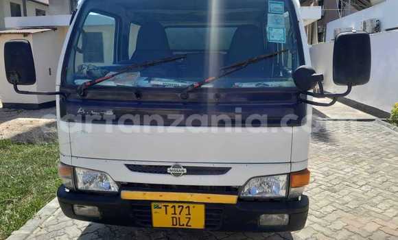 Buy Used Nissan Caravan White Truck in Bagamoyo in Pwani
