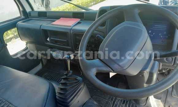 Nunua Ilio tumika Nissan Caravan Nyeupe Lori ndani ya Bagamoyo nchini Pwani Nunua Ilio tumika Nissan Caravan Nyeupe Lori ndani ya Bagamoyo nchini Pwani