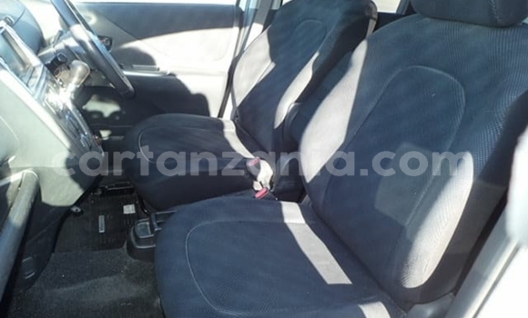 Nunua Imported Toyota Ractis Nyeupe Gari ndani ya Dar es Salaam nchini Dar es Salaam Nunua Imported Toyota Ractis Nyeupe Gari ndani ya Dar es Salaam nchini Dar es Salaam