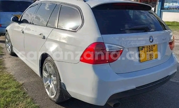 Nunua Ilio tumika BMW 3–Series Nyeupe Gari ndani ya Dar es Salaam nchini Dar es Salaam