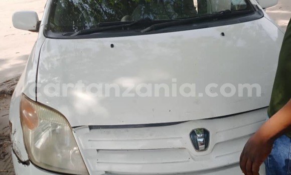 Buy Used Toyota IST White Car in Dar es Salaam in Dar es Salaam Buy Used Toyota IST White Car in Dar es Salaam in Dar es Salaam