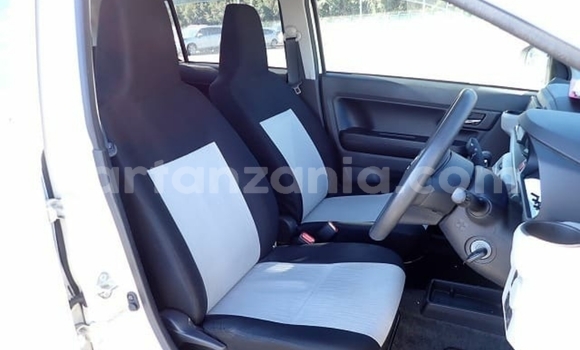 Nunua Imported Daihatsu Mira e:S Nyeupe Gari ndani ya Dar es Salaam nchini Dar es Salaam Nunua Imported Daihatsu Mira e:S Nyeupe Gari ndani ya Dar es Salaam nchini Dar es Salaam