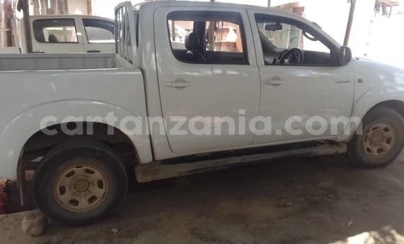 Buy Used Toyota Hiluxe VIGO White Car in Dar es Salaam in Dar es Salaam Buy Used Toyota Hiluxe VIGO White Car in Dar es Salaam in Dar es Salaam