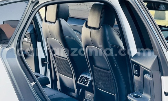 Nunua Imported Jaguar F-Pace Nyeupe Gari ndani ya Dar es Salaam nchini Dar es Salaam Nunua Imported Jaguar F-Pace Nyeupe Gari ndani ya Dar es Salaam nchini Dar es Salaam