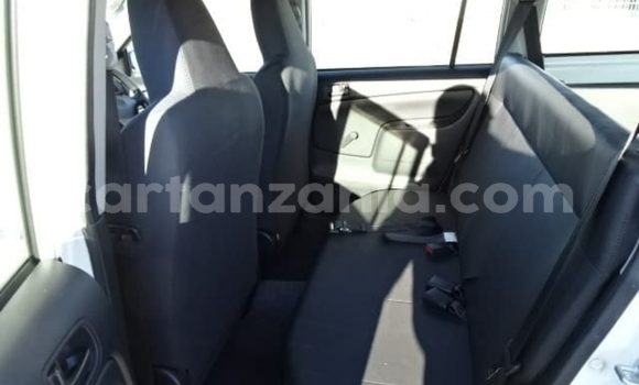 Nunua Imported Toyota Probox Nyeupe Gari ndani ya Dar es Salaam nchini Dar es Salaam Nunua Imported Toyota Probox Nyeupe Gari ndani ya Dar es Salaam nchini Dar es Salaam