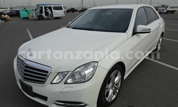 Nunua Imported Mercedes-Benz E-Classe Nyeupe Gari ndani ya Dar es Salaam nchini Dar es Salaam Nunua Imported Mercedes-Benz E-Classe Nyeupe Gari ndani ya Dar es Salaam nchini Dar es Salaam