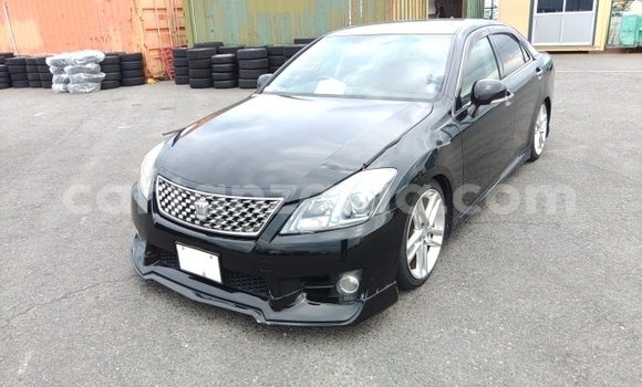 Nunua Imported Toyota Crown Nyeusi Gari ndani ya Dar es Salaam nchini Dar es Salaam