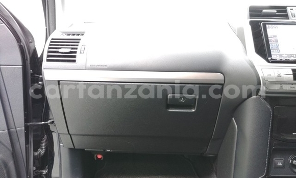 Nunua Imported Toyota Land Cruiser Prado Nyeusi Gari ndani ya Dar es Salaam nchini Dar es Salaam Nunua Imported Toyota Land Cruiser Prado Nyeusi Gari ndani ya Dar es Salaam nchini Dar es Salaam