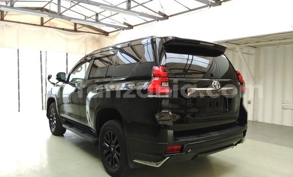 Nunua Imported Toyota Land Cruiser Prado Nyeusi Gari ndani ya Dar es Salaam nchini Dar es Salaam Nunua Imported Toyota Land Cruiser Prado Nyeusi Gari ndani ya Dar es Salaam nchini Dar es Salaam