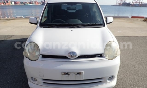 Buy Import Toyota Sienta White Car in Dar es Salaam in Dar es Salaam
