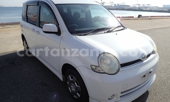 Buy Import Toyota Sienta White Car in Dar es Salaam in Dar es Salaam Buy Import Toyota Sienta White Car in Dar es Salaam in Dar es Salaam